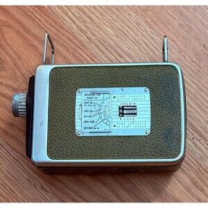 Vintage Kodak Brownie 8mm Movie Camera – Retro 1950s Collectible